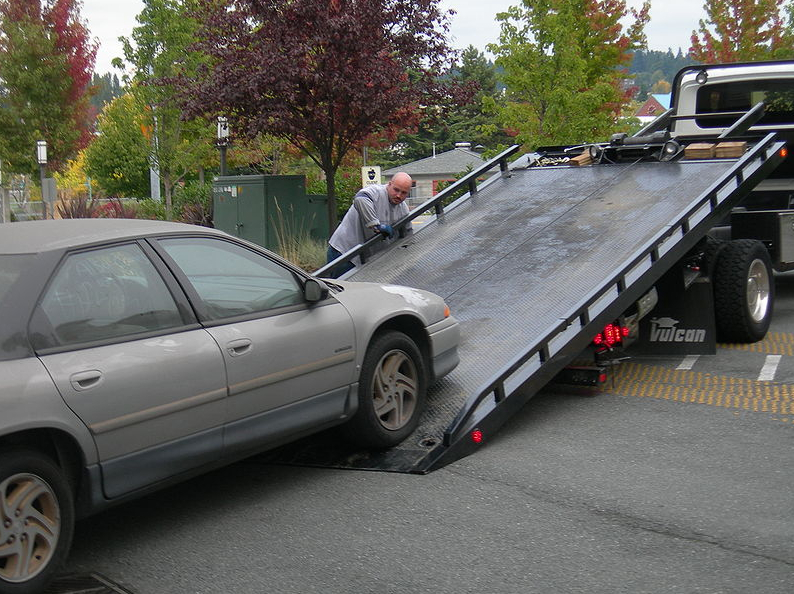 this image shows towing services in Oakland Park, Florida